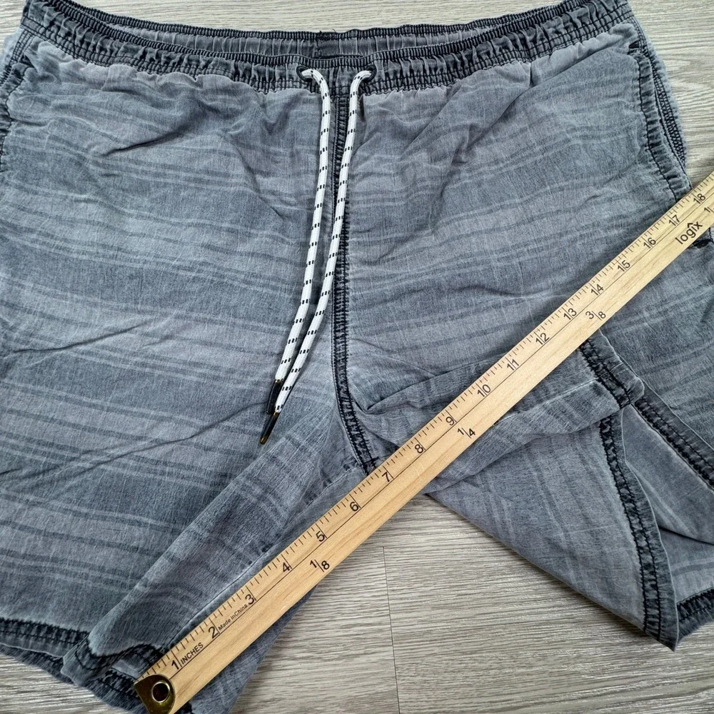 Vineyard Vines Mens Swim Trunks Gray Large Striped Board Shorts‎ Drawstring